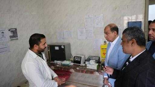 لضبط المنظومة الصحية..  محافظ المنيا يتابع انتظام العمل بالوحدة الصحية بقرية “طهنشا” تفتيش مفاجئ على السجلات ومطابقة أرصدة أدوية الطوارئ للتأكد من كفاية المخزون
