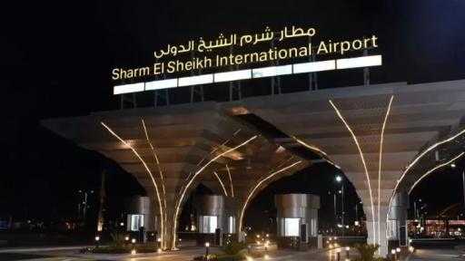 المقدم مصطفى توفيق.. سفير فوق العادة يستقبل زوار مصر في مطار شرم الشيخ