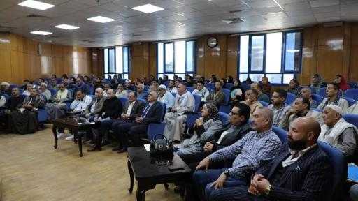 تمهيدًا لنقل سوق بني مزار.. محافظ المنيا يعقد جلسة تشاورية مع تجار الجملة لبحث تشغيل السوق الحضاري الجديد  المنيا