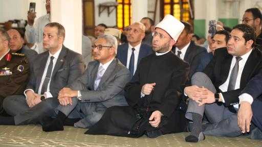 في حضور وزير الأوقاف ولفيف من القيادات والمصلين من أبناء المحافظة: التلفزيون المصري ينقل شعائر الجمعة من مسجد ”عمر بن عبد العزيز”.