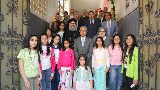 محافظ بني سويف يزور دار أيتام ”صديقات الكتاب المقدس” ويهنئ الأطفال بعيد القيامة المجيد