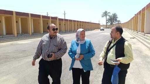 رئيس المركز تتابع تجهيزات السوق الحضاري الجديد - المنيا :حسن الجلاد