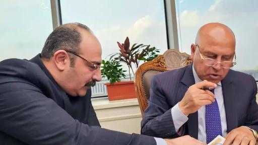 نائب الشيوخ طاهر فتح الباب يتقدم بمطالب للوزي كامل الوزير  - المنيا : حسن الجلاد