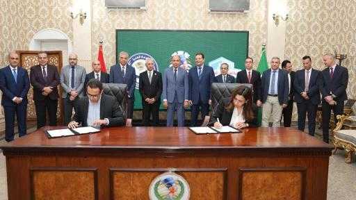 خلال توقيع عقود تقديم الخدمة  محافظ المنيا: القطاع الخاص شريك أصيل في “التأمين الشامل” لضمان جودة وتنوع الخدمات الطبية لأهالينا