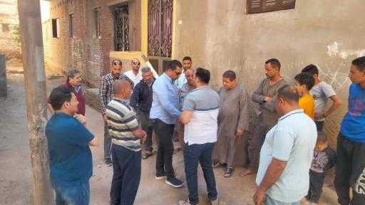 رئيس مدينه مطاي يتابع تهيئه شوارع شرق المحطه بحى شرق تمهيدا لرصفها .  - المنيا : حسن الجلاد
