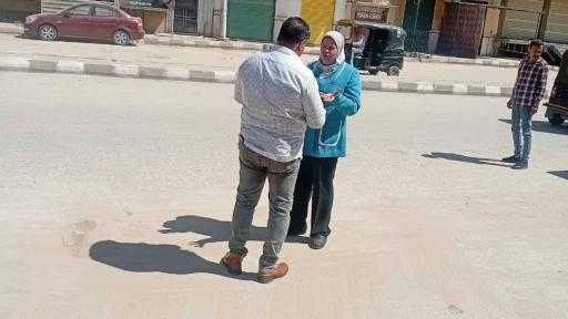 رئيس المركز فى جولة ميدانية لمتابعة اعمال النظافة بأحياء المدينة  - المنيا : حسن الجلاد