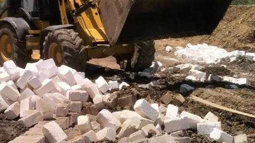 رئيس المركز : ازالة حالتين تعدى على ارض زراعية و بناء مخالف ببنى مزار  - المنيا : حسن الجلاد