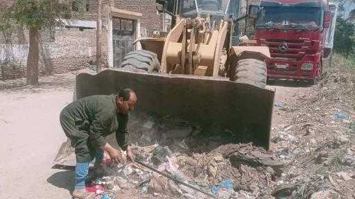 رئيس المركز : استمرار حملات النظافة بقرى ابو جرج وبنى صامت وصندفا - المنيا  : حسن الجلاد