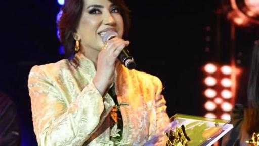 هند السعديدي تتوج بجائزتين في ”ليلة نجوم السينما والتلفزيون” بالمغرب