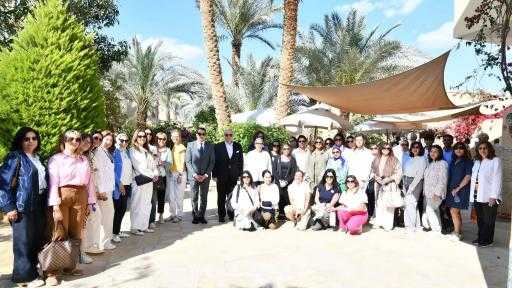 محافظ الفيوم يستقبل وفداً من زوجات الدبلوماسيين العرب والأجانب خلال زيارتهن للمعالم السياحية والأثرية بالمحافظة