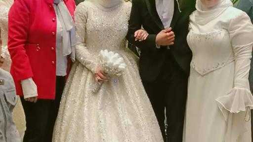 سفيرة ”منظمة إنسانيون العالمية” تهنئ عضو مؤسسة فاتن فتحي للخدمات الصحية والتدريب بزفاف نجلتها