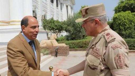 محافظ المنيا يستقبل مدير جمعية المحاربين القدماء ويؤكد: الشهداء رمز الفداء.. وتكريم خاص لأسرهم ومصابي العمليات الحربية بمناسبة يوم الشهيد