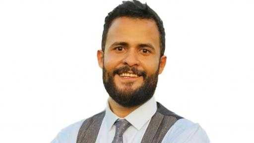 محمد صبحي ”الدينامو”.. قصة صعود إعلامي حفر في الصخر ليغزو عاصمة الضباب