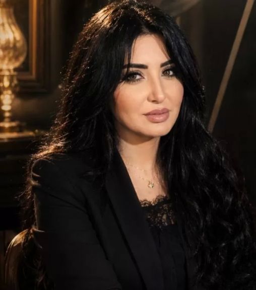 الكاتبة والمحررة الإعلامية الدكتورة دينا المصري