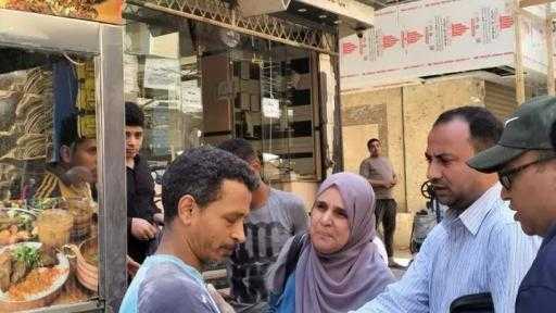حملة مكبرة بمغاغة تُسفر عن إعدام ربع طن أغذية فاسدة وتحرير 48 محضرًا متنوعًا وغلق منشأة مخالفة
