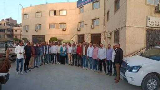 اكرام محمود رئيس المركز تقود حملة مكبرة لإزالة سوق العصيات المخالف والمقام بالتعدي على أملاك الدولة - المنيا : حسن الجلاد