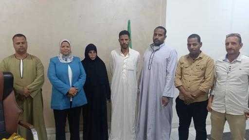 رئيسة مركز ومدينة بنى مزار تستقبل الحاجة راوية وابنها فى مكتبها  كتب : حسن الجلاد