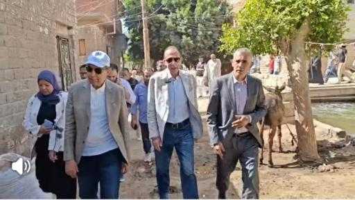 بقرار ميداني حاسم.... محافظ المنيا يُنهي معاناة 15 عاماً لأهالي ”عزبة البيضاء” بالشيخ فضل   اللواء كدوانى يوجه بإنشاء سور خرساني وتبطين عاجل للترعة ويؤكد: سلامة المواطن ”خط أحمر”