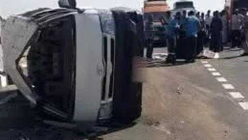 مصر ع ربة منزل ونجلها وإصابة 4 أشخاص في انقلا ب ميكروباص بطريق الفيوم الصحراوي - المنيا : حسن الجلاد