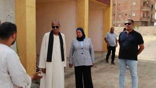 رئيس المركز تتابع تجهيزات السوق الحضاري الجديد