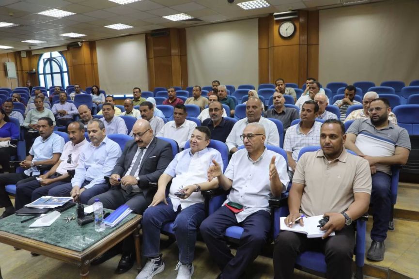 عاشور سيد نائب رئيس مركز ومدينة بنى مزار 