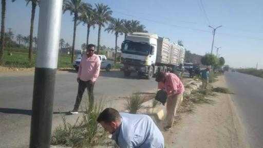 ضمن تطوير وتجميل مداخل المدن ، رئيس مدينه مطاي يتفقد أعمال تجميل وتطوير المدينه، بطريق مصر أسوان الزراعي واستمرار أعمال الدهانات، وري الأشجار وقص وتهذيب الحشائش.