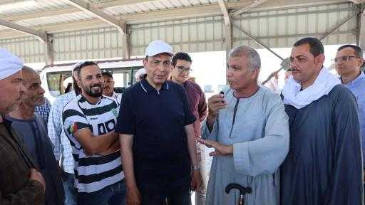 ضمن مشروعات «حياة كريمة»  محافظ المنيا يتفقد موقف وسوق قرية تل بني عمران الحضاري بديرمواس - المنيا : حسن الجلاد