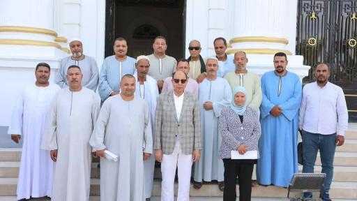 تمهيدًا لتشغيل سوق بني مزار الحضاري الجديد..  محافظ المنيا يعقد اجتماعًا موسعًا مع تجار الجملة  كدواني: توفير كافة التسهيلات للتجار وإنهاء العشوائية دعما ً للأنشطة التجارية بالمحافظة