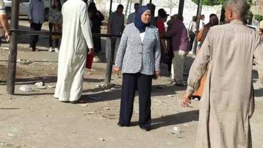 اكرام محمود فى جولة ميدانية لمتابعة المواقف