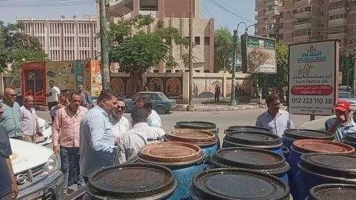 ضبط سيارة محملة بزيوت غير صالحة للاستهلاك الآدمي خلال حملات حماية المستهلك بالمنيا - المنيا : حسن الجلاد