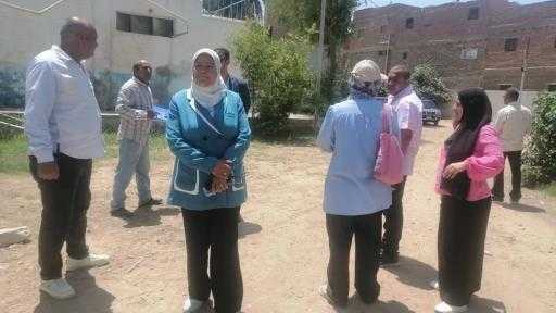 ضمن المبادرة الرئاسية ”حياة كريمة” رئيس المركز فى معاينة لمحطتين مياة شرب بقرية صندفا وقرية ساقولا