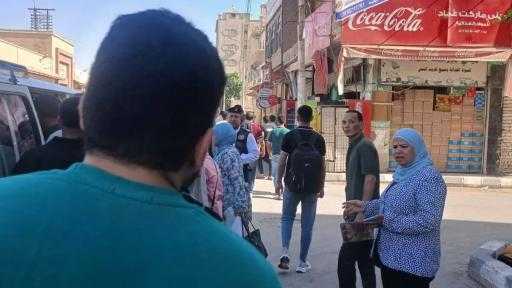 اكرام محمود فى جولة ميدانية لموقف بنى سويف ببنى مزار - المنيا : حسن الجلاد