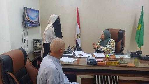 رئيس المركز تعقد اللقاءات المستمرة لبحث شكاوى المواطنين - المنيا : حسن الجلاد