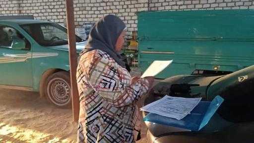 رئيس المركز فى حملة لضبط مصنع غير مرخص لإنتاج الأسمدة الزراعية ومصادرة كميات من المنتجات - المنيا : حسن الجلاد