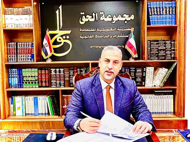 الدكتور محمود محمد، المحامي والخبير القانوني