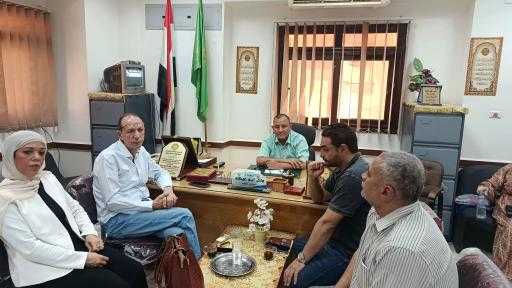 زيارة ومناقشة سبل حل مشكلة الكثافات بمدارس اللغات بإدارة بني مزار التعليمية