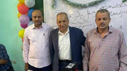 ”أولاد صقر الثانوية بنات” تكرم الأستاذ باسم محمد كبير معلمي اللغة الإنجليزية بمناسبة بلوغه سن الرببع