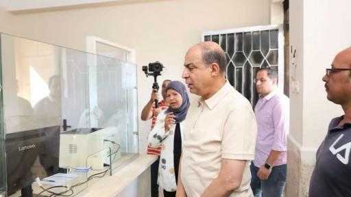 خلال جولته بمركز بني مزار  محافظ المنيا يتفقد المركز التكنولوجي بقرية القيس لخدمة 60 ألف نسمة.. ويؤكد: تيسير الخدمات الحكومية وتعزيز التحول الرقمي