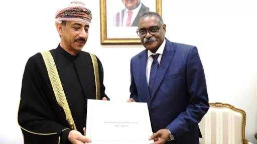 عبد الله الرحبي سفير عُمان المعتمد لدى مصر يقدم نسخة من أوراق اعتماده سفيرًا فوق العادة ومفوضًا غير مقيم لدى أنجولا
