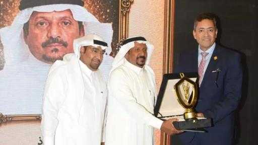 ٣٦ عامًا من العطاء تتوج عبد الإله المباركي «رجلًا ذهبيًا» وسفيرًا للنوايا الحسنة دوليًا