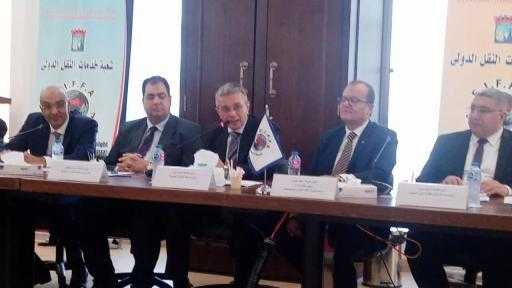 النقل الدولي واللوجستيات تبحث مع رئيس الجمارك تحديات «ACI» و«نافذة» والتخليص الجمركي بحضور قيادات الشعبة